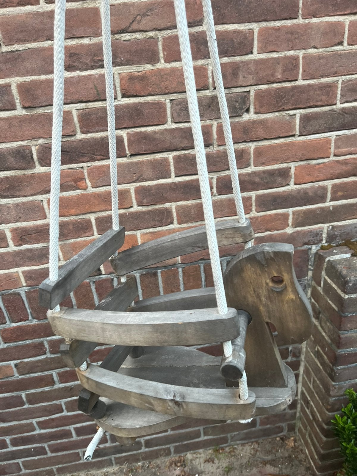 Schommel in vorm van een paard, Ophalen, Gebruikt, Schommel