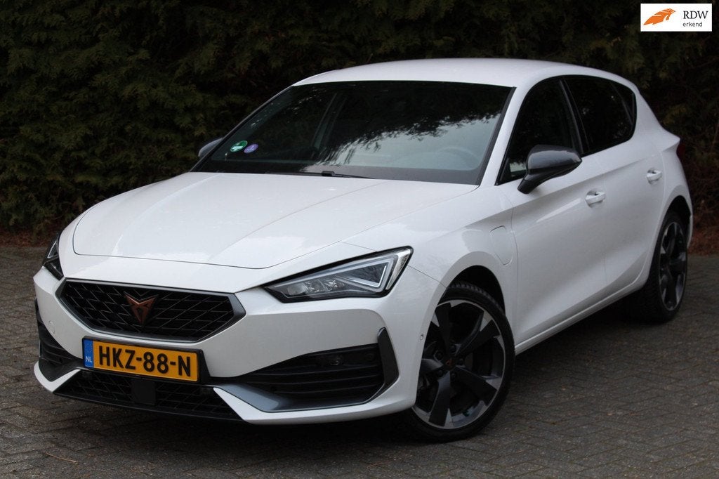 Cupra Leon 1.4 e-Hybrid VZ Business 245PK Automaat | Parkeer, Auto's, Cupra, 77 km/l, Gebruikt, 4 cilinders, 150 pk