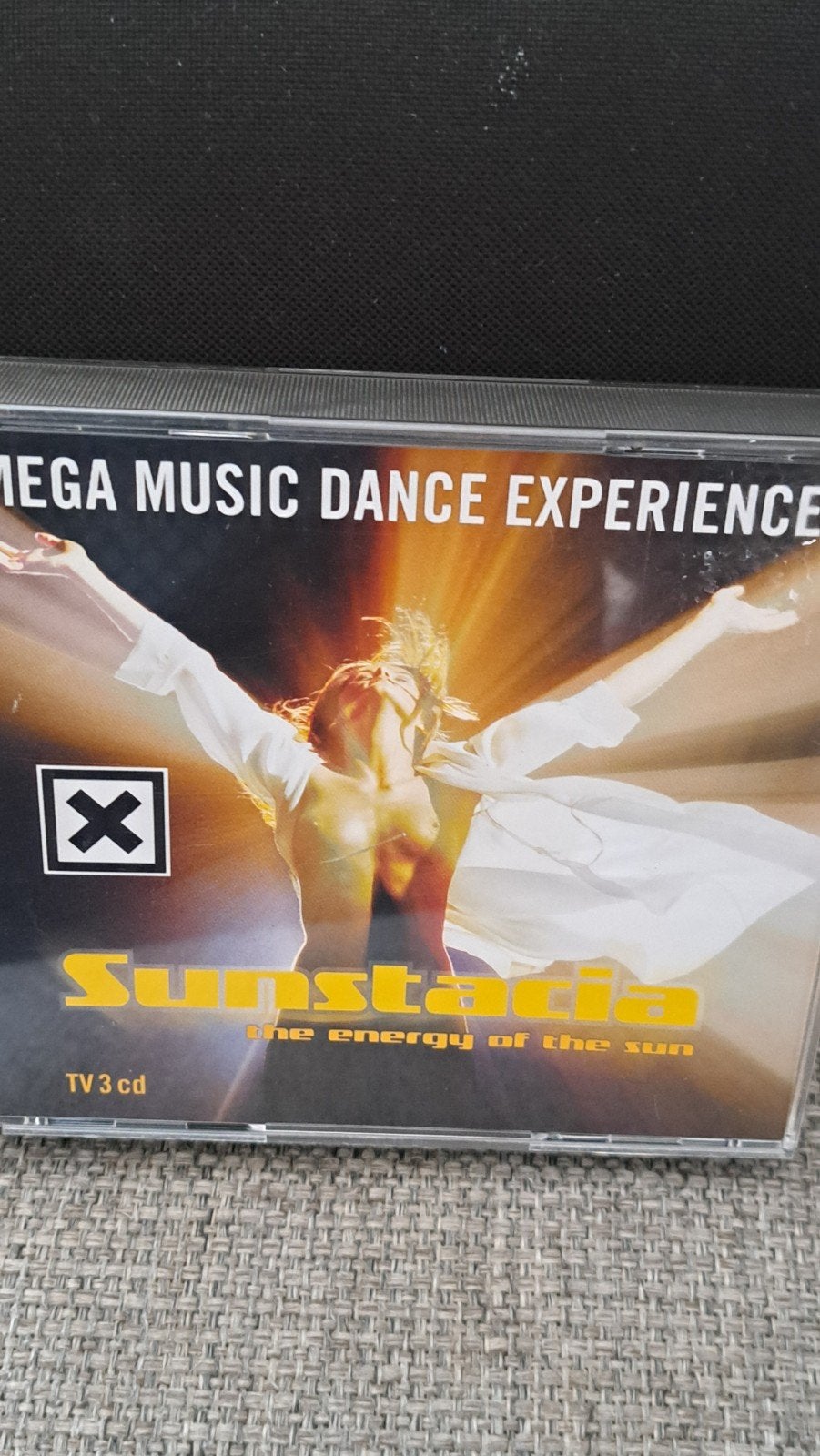 3 cd box  mega music dance experience, Cd's en Dvd's, Ophalen of Verzenden, Zo goed als nieuw, Dance Populair