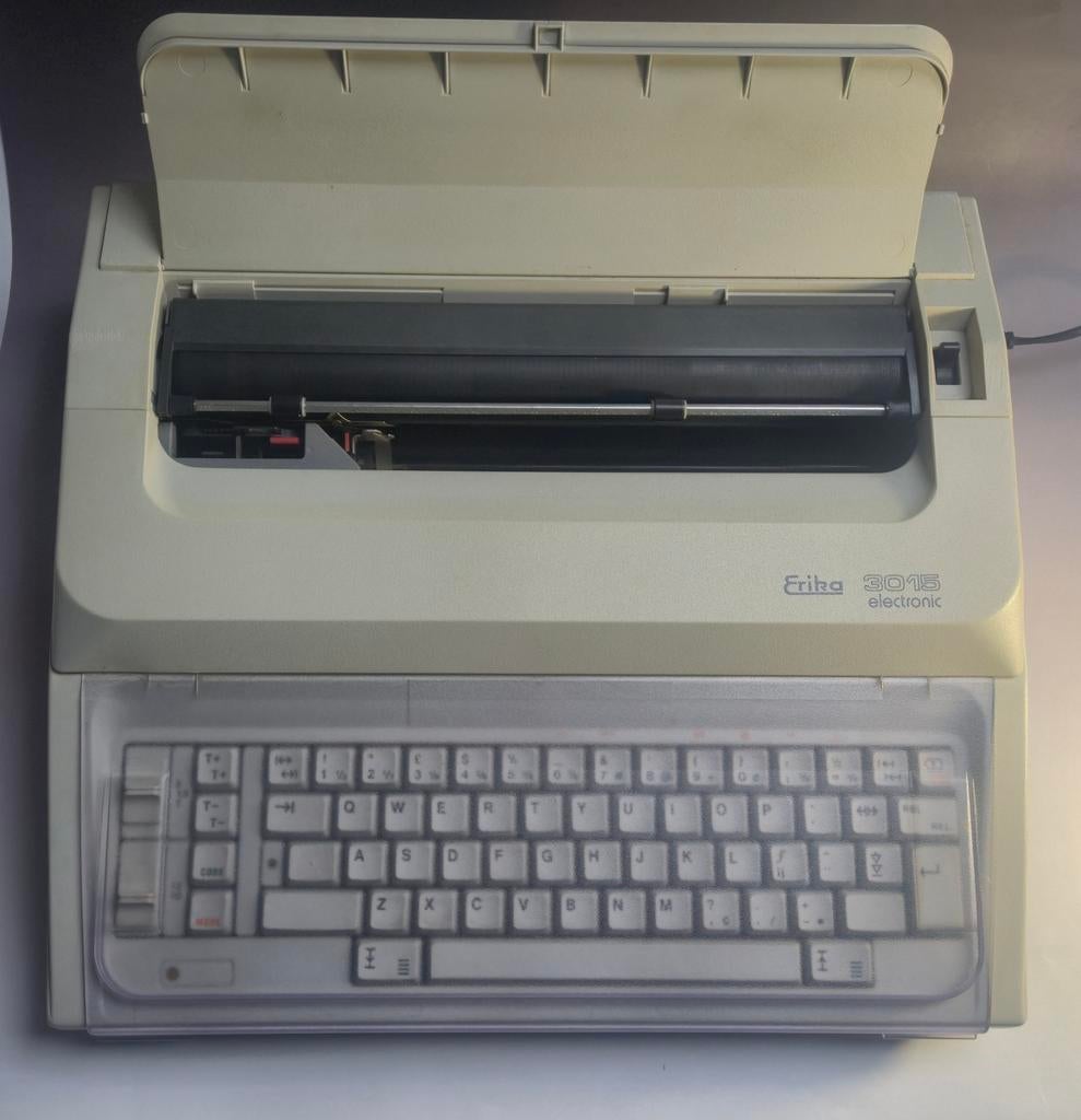 Erika 3015 electronic schrijfmachine -  Werkend typewriter, Ophalen of Verzenden