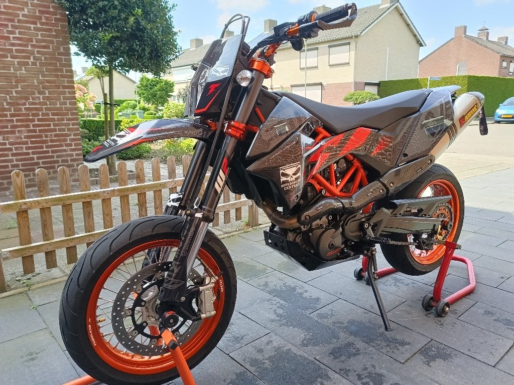 KTM 690 SMC R | 14.250 km | Akrapovič | Power Commander V |, Motoren, Motoren | KTM, Sportuitlaat, Motorrijbewijs A, Gebruikt