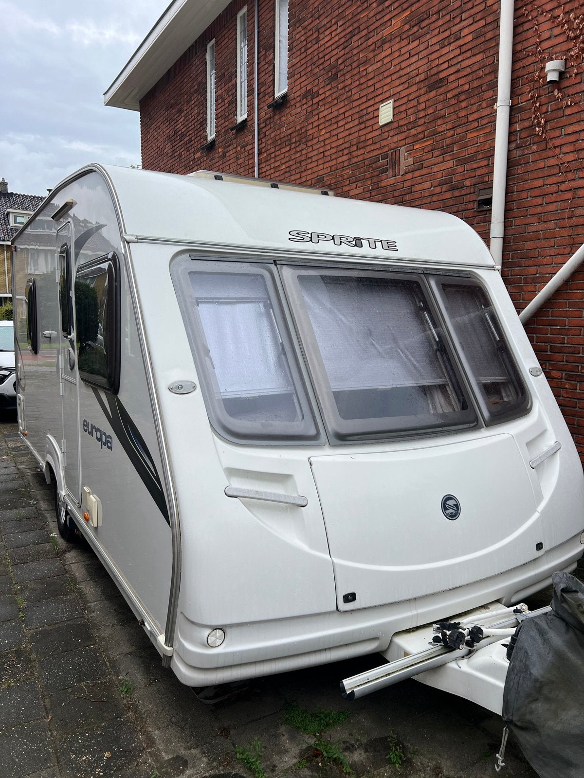 Sprite Europa 470 - Complete en comfortabele caravan, Vast bed, Rondzit, Particulier, 5 tot 6 meter