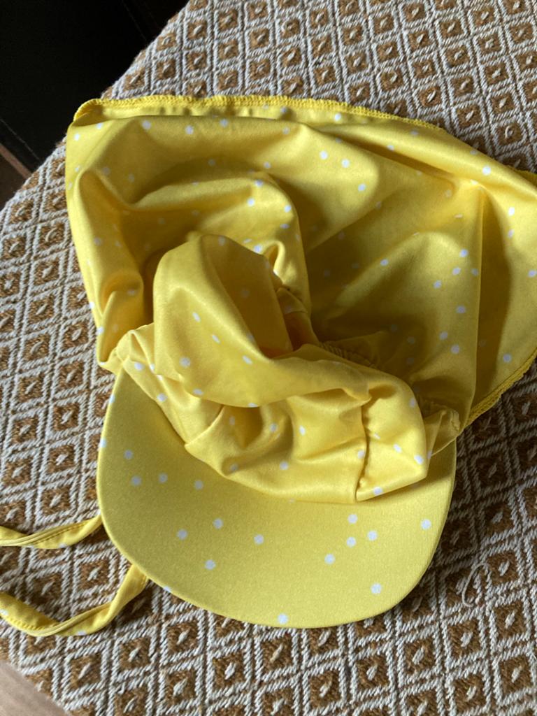 Geel zonnehoedje/petje met nekbescherming voor baby’s, Kinderen en Baby's, Babykleding | Petten en Hoeden, Ophalen of Verzenden