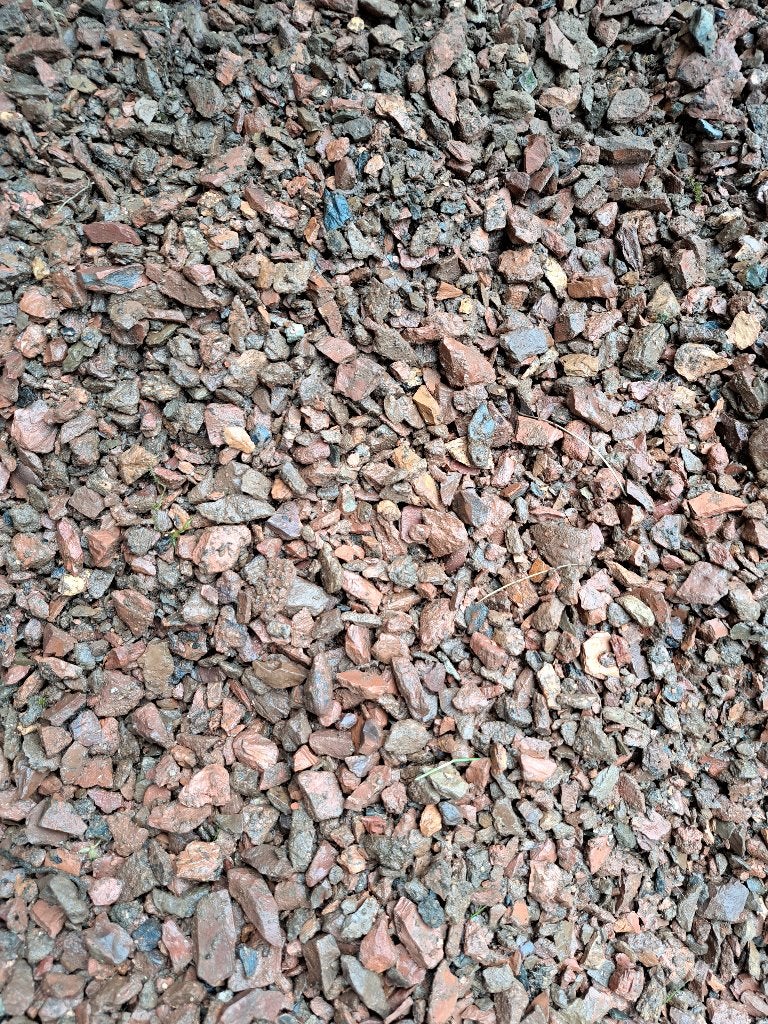 Gratis rood siergrind – moet vandaag weg – Veldhoven, Ophalen, Gebruikt, Rood, Split
