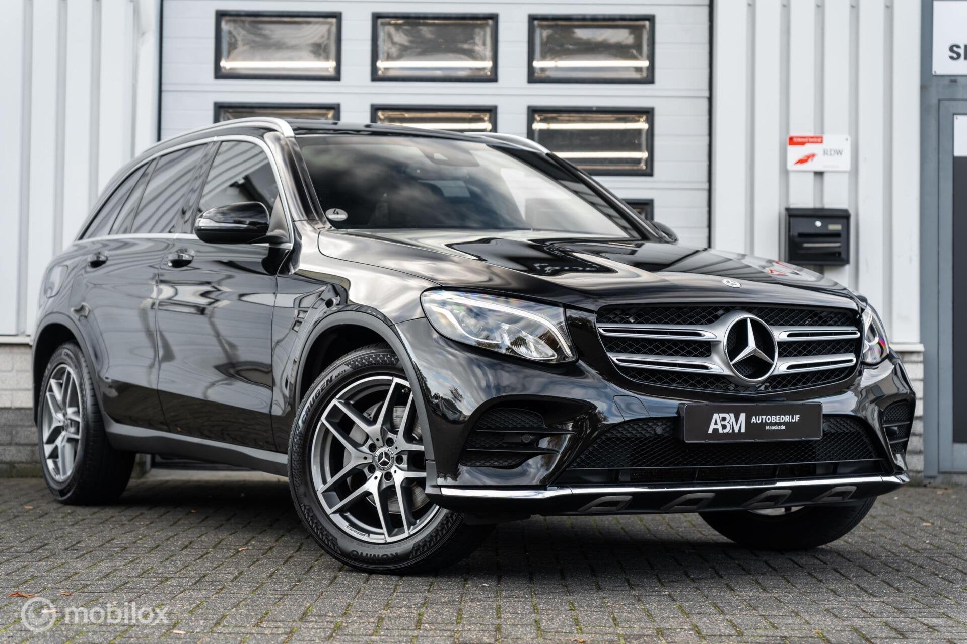 Mercedes GLC-klasse 250 4MATIC AMG PANO TREKHAAK CAMERA VOL!, Auto's, Gebruikt, 4 cilinders, Leder, Vierwielaandrijving