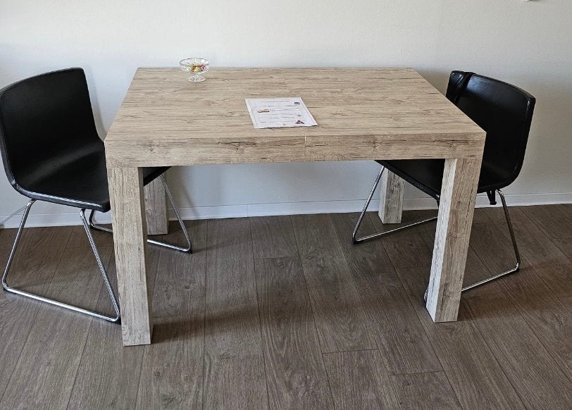 Eettafel met uitschuiffunctie - 4, 6 of 8 personen, Ophalen, Vierkant, 50 tot 100 cm, Zo goed als nieuw