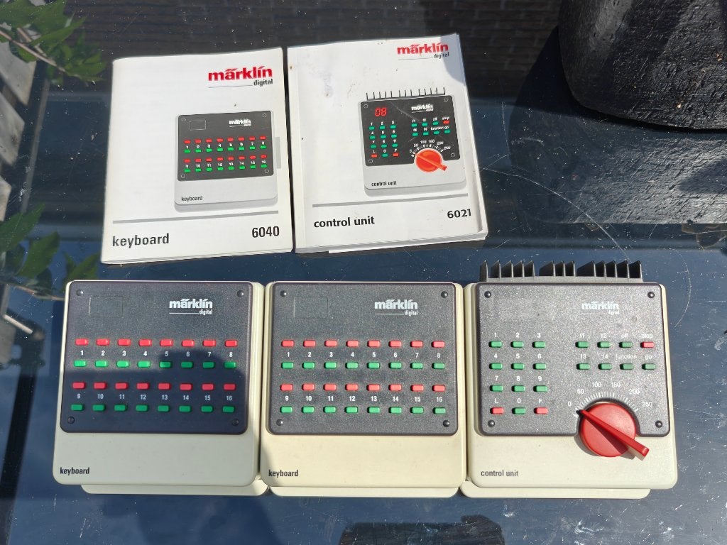 Marklin 6021 Control Unit en 2 maal 6040 Keyboard, Gebruikt, Ophalen of Verzenden, Märklin, Transformator of Voeding