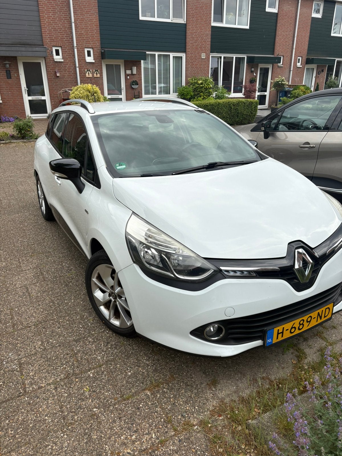 Renault Clio 1.2 54KW Estate 2015 Wit, Auto's, Renault, Particulier, Clio, Benzine, C, Stationwagon, Handgeschakeld, Geïmporteerd