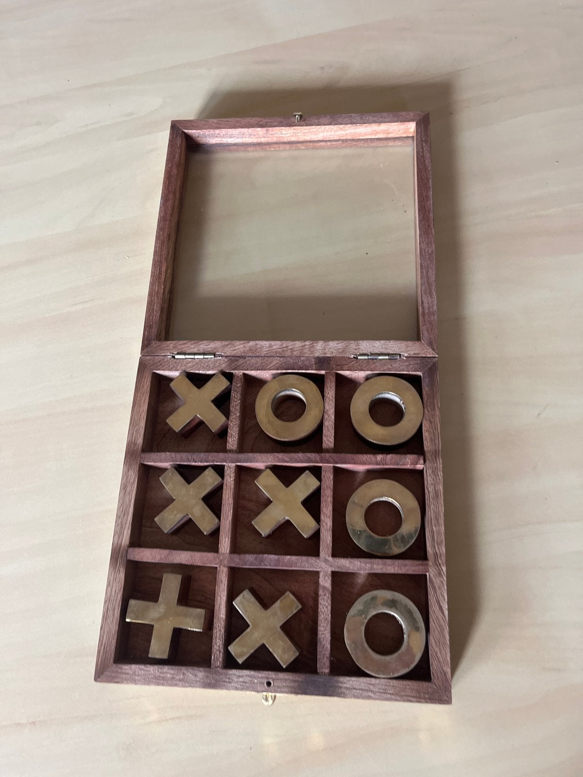Houten Boter-kaas-en-eieren spel met messing stukken, Een of twee spelers, Ophalen of Verzenden, Zo goed als nieuw