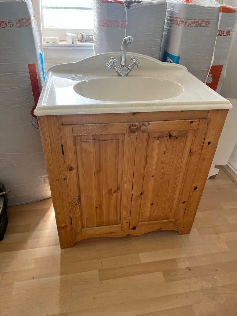 Houten Wastafelkast met Wastafel, kraan en spiegel, Huis en Inrichting, Badkamer | Badkamermeubels, Ophalen, Gebruikt, 50 tot 100 cm