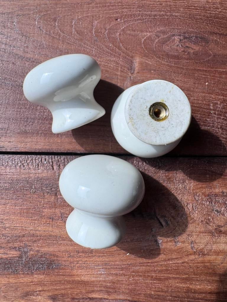Set van 3 Vintage Porseleinen Kastknopjes, Ophalen of Verzenden