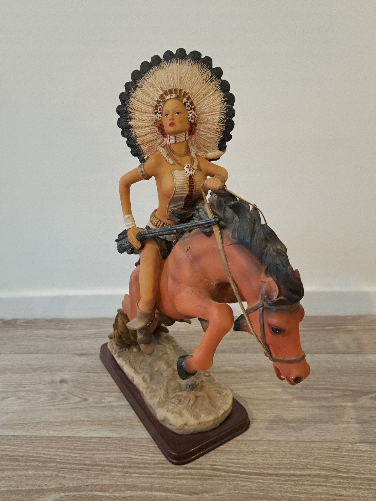 Mooi beeld van Indiaanse vrouw op paard, 40 cm hoog, Ophalen, 20 - 50 cm, Beeld, Composieten