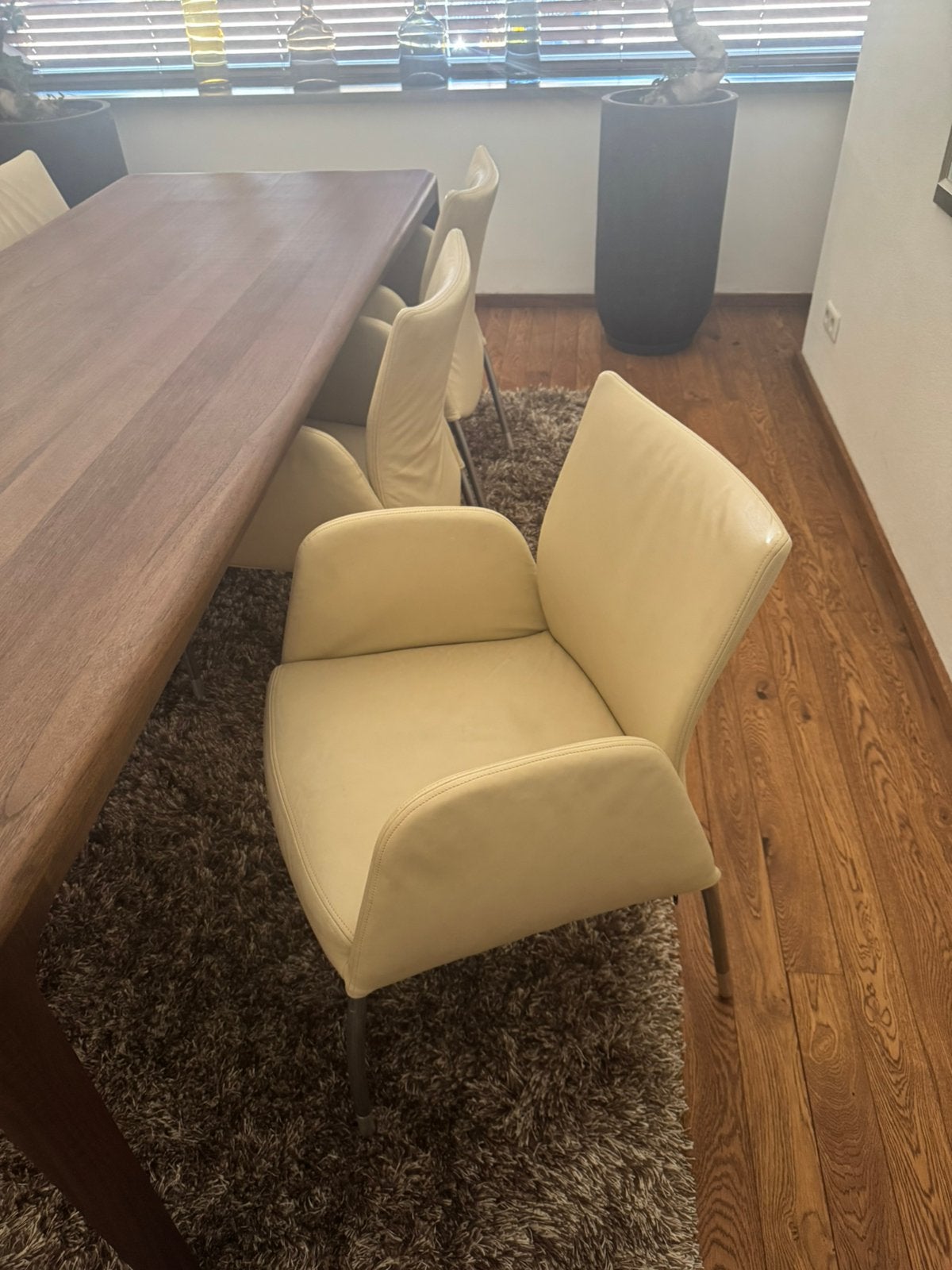 6 Nomada design eetkamerstoelen echt leer crème, Huis en Inrichting, Ophalen, Zo goed als nieuw