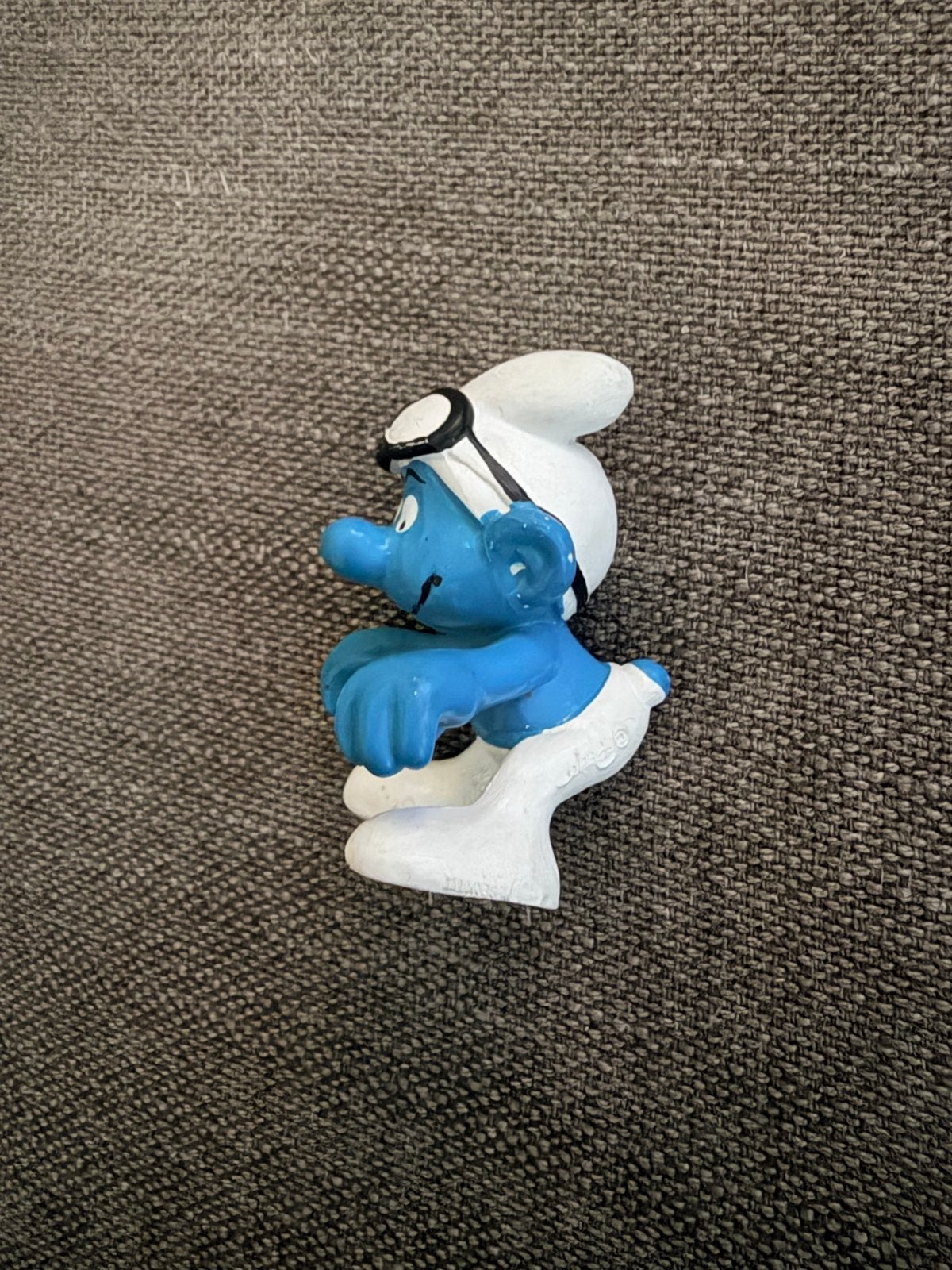 Smurf met vliegersbril - Vintage Smurfen figuur, Verzamelen, Smurfen, Ophalen of Verzenden, Gebruikt, Overige Smurfen, Poppetje, Figuurtje of Knuffel