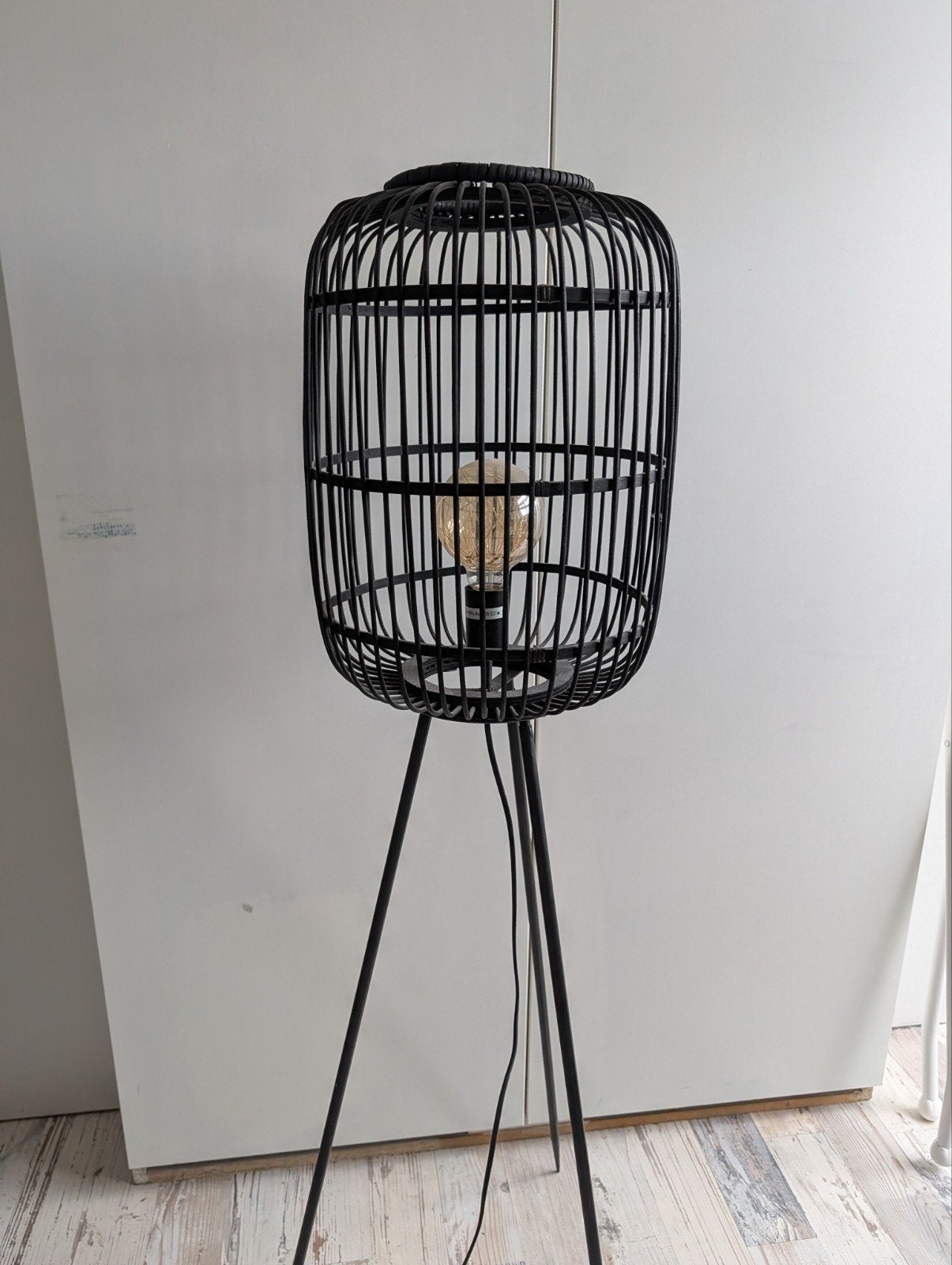 Zwarte staande lamp met voetdrukschakelaar, Ophalen, Modern, Industrieel. landelijk, Gebruikt, 100 tot 150 cm