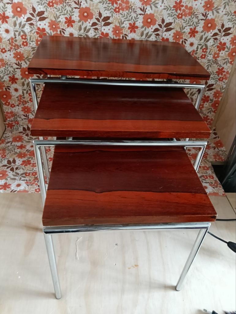Mimiset Set van 3 vintage bijzettafels - hout en chroom, 45 tot 60 cm, Minder dan 55 cm, Gebruikt, Onbekend