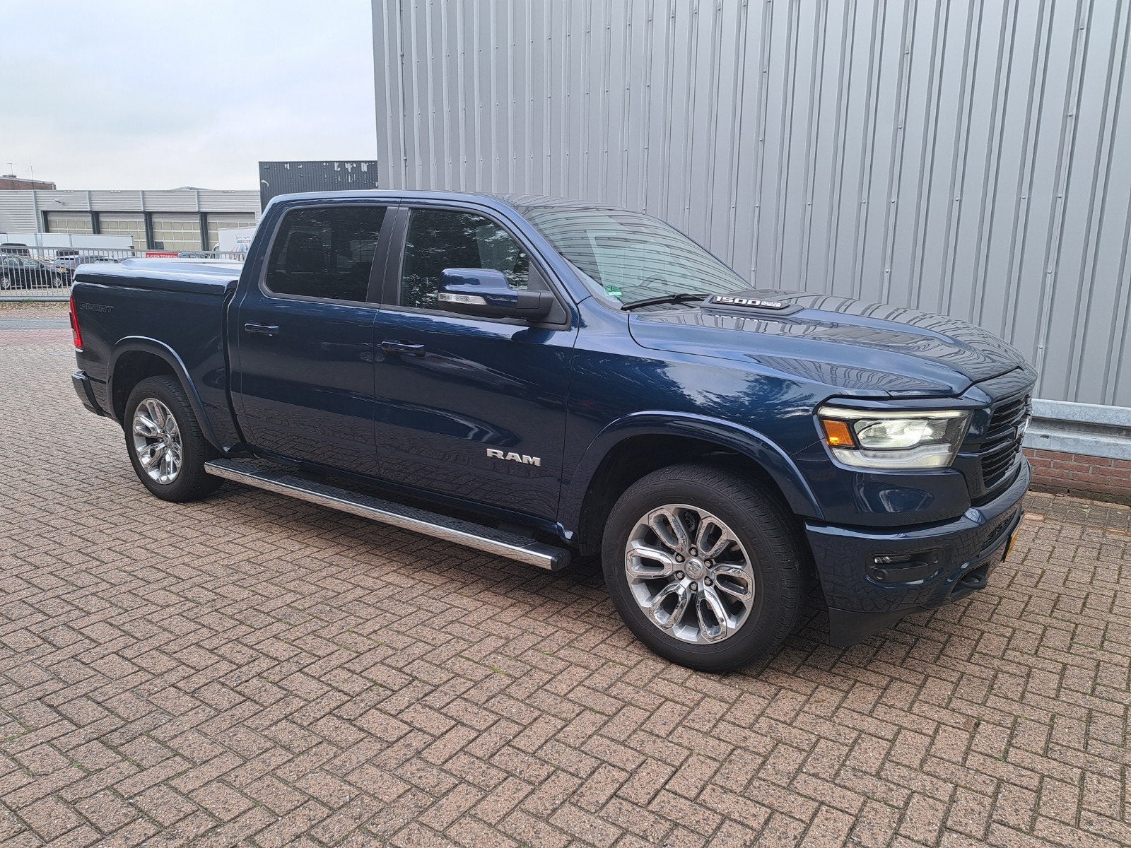 Ram 1500 5.7 Hemi 4x4 Laramie/Sport (Lage kmst), Auto's, Automaat, 5654 cc, Blauw, Leder