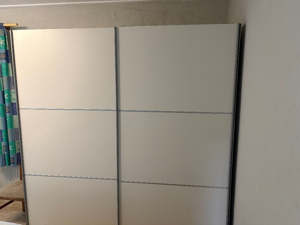 Nette witte slaapkamerkast met schuifdeuren, Ophalen, Met deur(en), Gebruikt, 200 cm of meer