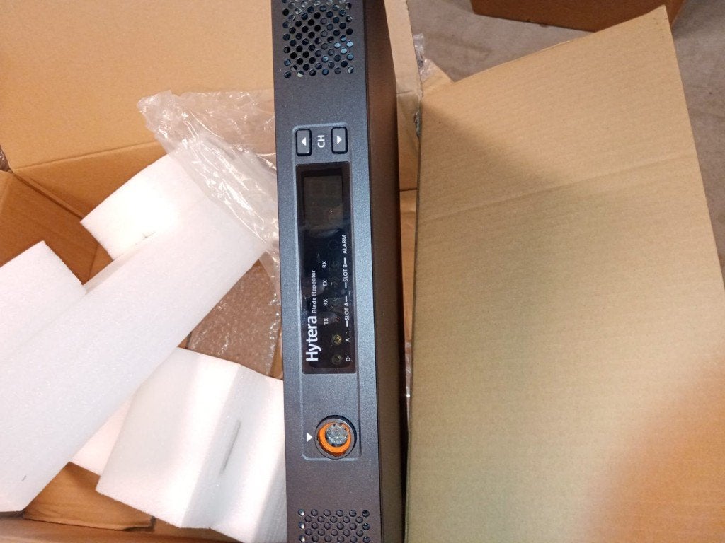 Hytera HR1065 VHF Repeater, Ophalen of Verzenden, Nieuw, Zender en Ontvanger