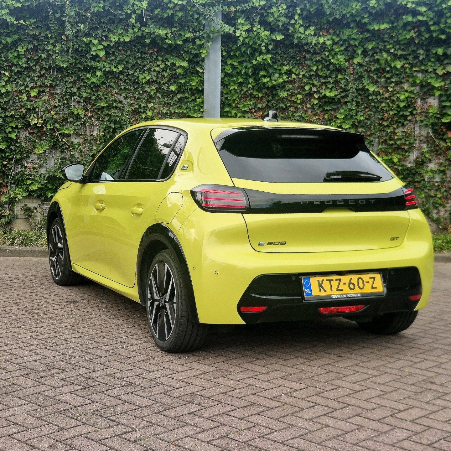 Peugeot E-208 EV GT 50 kWh | SOH 99.75% | ACC | CAM | 3-fase, Auto's, Dealer onderhouden, Stof, Gebruikt, Geel