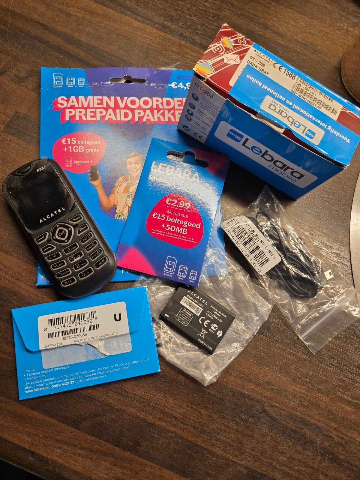 Nostalgie Mobiel. ( Nieuw ) incl met beltegoed ..  € 15,--, Telecommunicatie, Zwart, Overige systemen, Nieuw, Ophalen of Verzenden