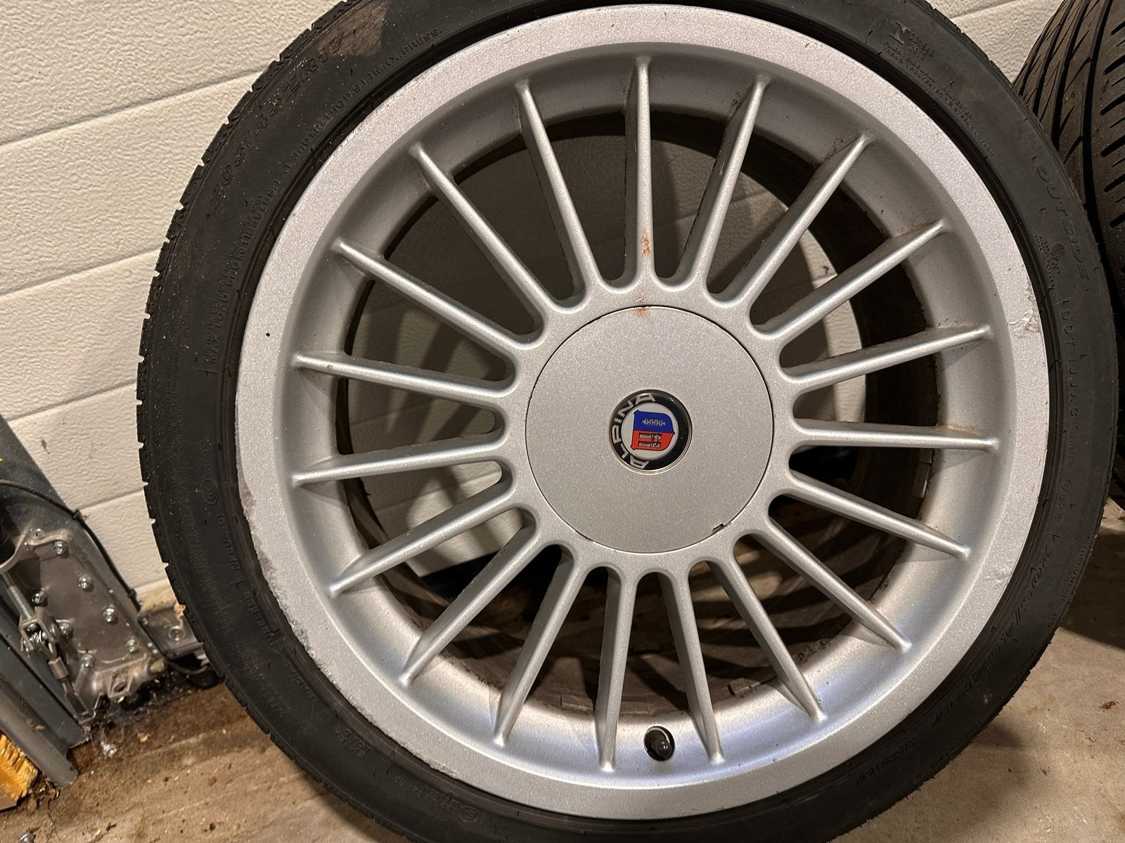 Alpina 17 inch replica velgen met z.g.a.n. banden, Ophalen of Verzenden, Gebruikt, 17 inch, Banden en Velgen