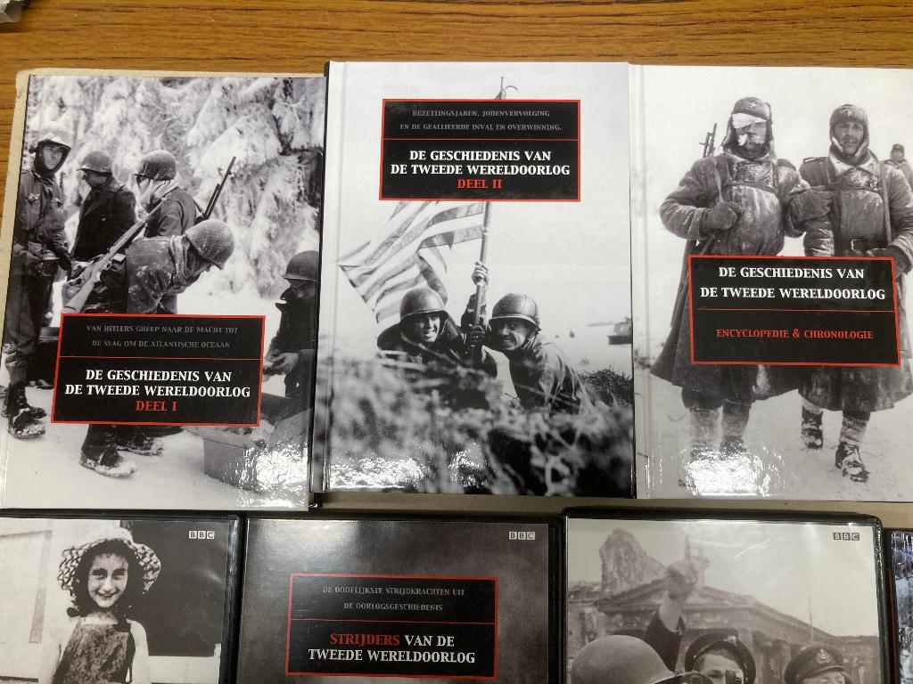 De geschiedenis van de 2e wereldoorlog 4 boeken & 3 DVD' s, Ophalen of Verzenden, 19e eeuw, Zo goed als nieuw, Europa