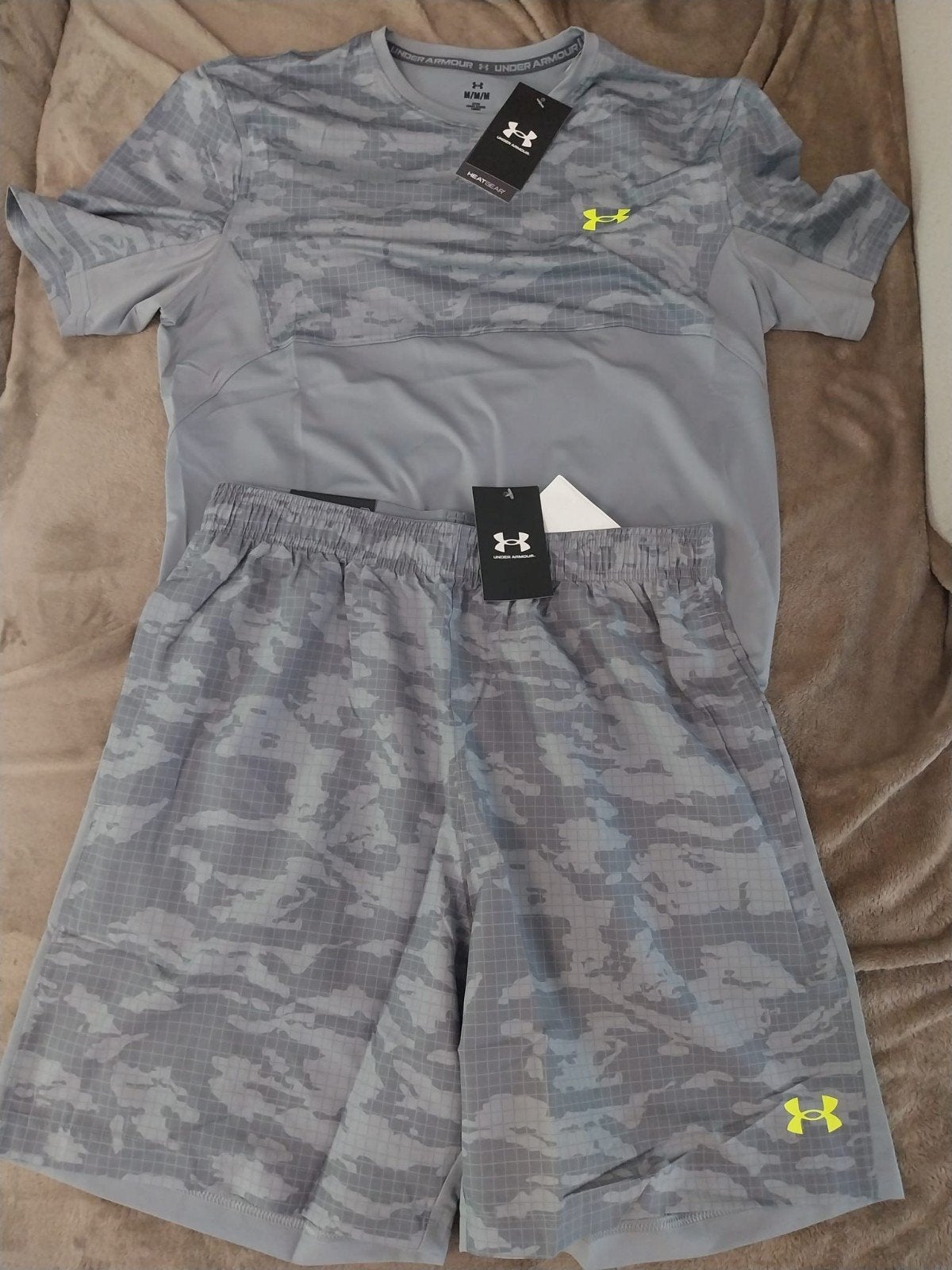 Under Armour Sportset: T-shirt en korte broek (M), Kleding | Heren, Sportkleding, Fitness, Maat 48/50 (M), Under Armour, Nieuw