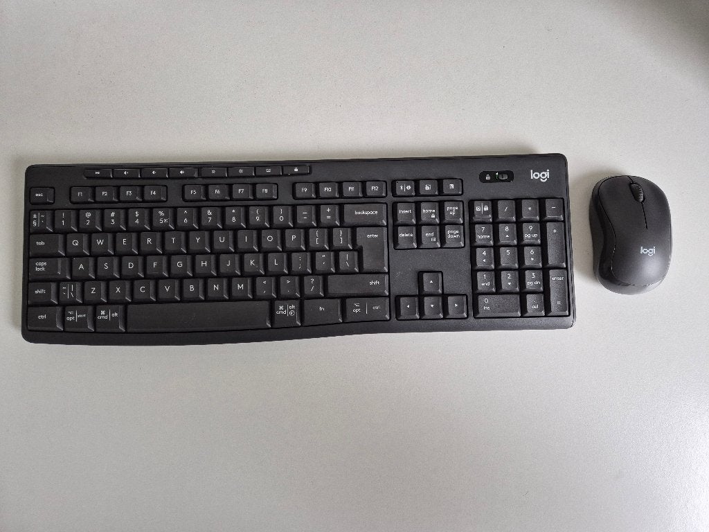 Logitech MK370 draadloos toetsenbord muis USB en Bluetooth, Logitech, Ophalen of Verzenden, Zo goed als nieuw, Qwerty