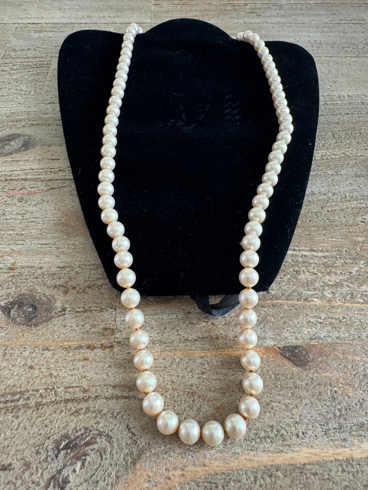 Mooie lange parelketting met zilveren sluiting, Ophalen of Verzenden, Zo goed als nieuw, Wit, Zilver