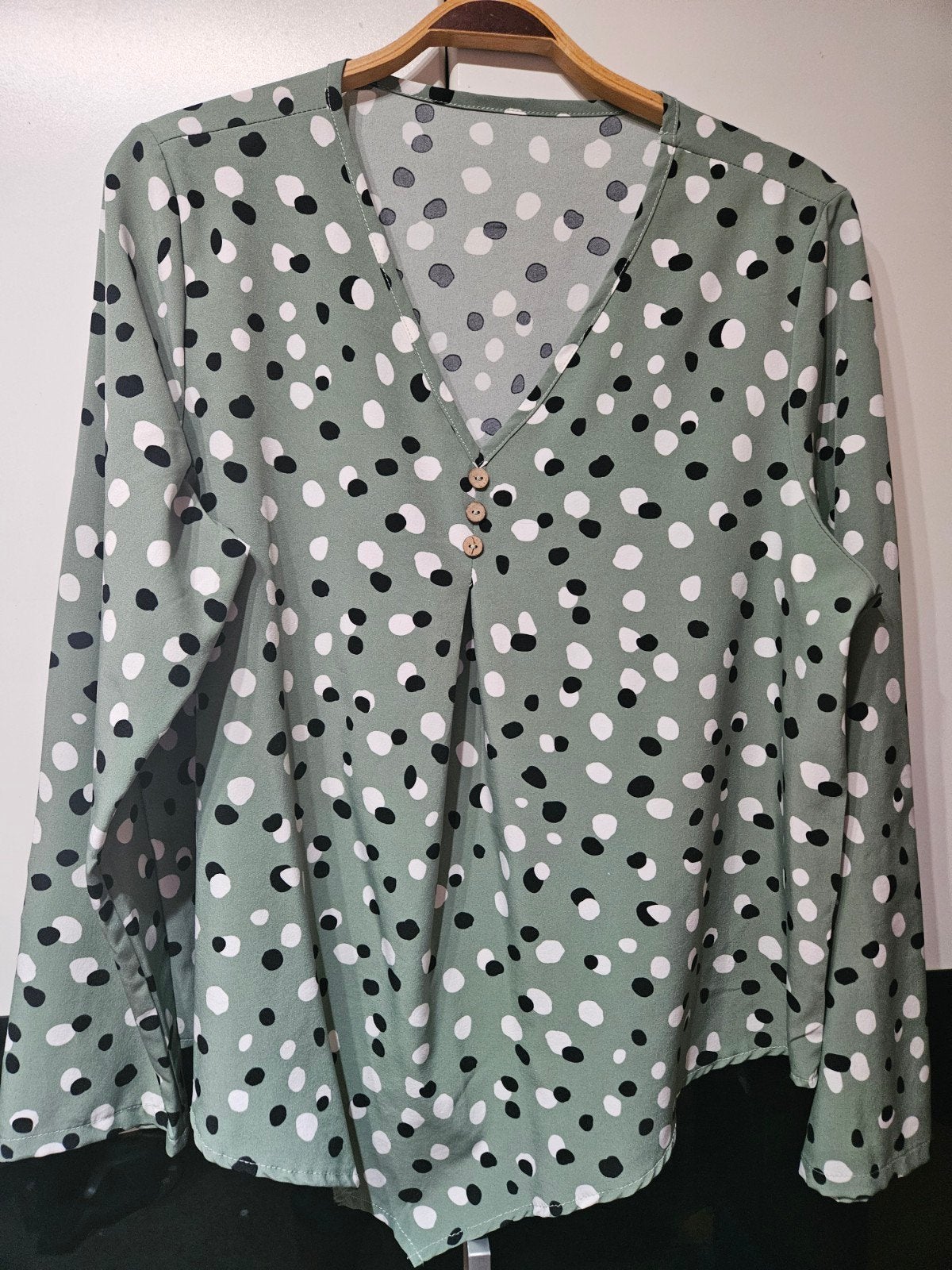 Lichtgroene blouse met stippen - Maat XL, Kleding | Dames, Blouses en Tunieken, Ophalen of Verzenden, Zo goed als nieuw, Maat 46/48 (XL) of groter