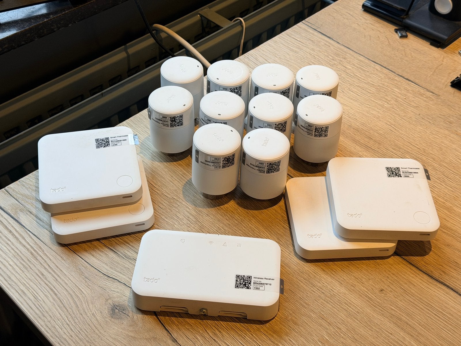 Tado V3+ set: 10 knoppen, 3 thermostaten, 2 sensoren, Ophalen of Verzenden, Slimme thermostaat, Gebruikt