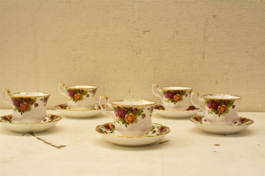 Royal Albert 5 porseleinen kopjes 5 porseleinen schoteltjes, Gebruikt, Ophalen of Verzenden, Bord(en), Overige stijlen