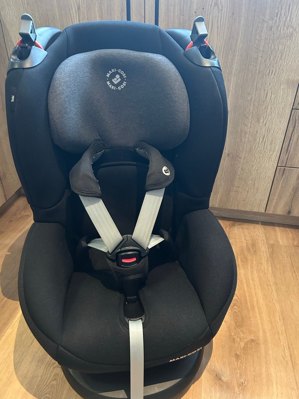 Maxi Cosi Tobi autostoel - Zwart (9-18 kg), Kinderen en Baby's, Autostoeltjes, Gebruikt, Maxi-Cosi, 9 t/m 18 kg, Autogordel, Verstelbare rugleuning