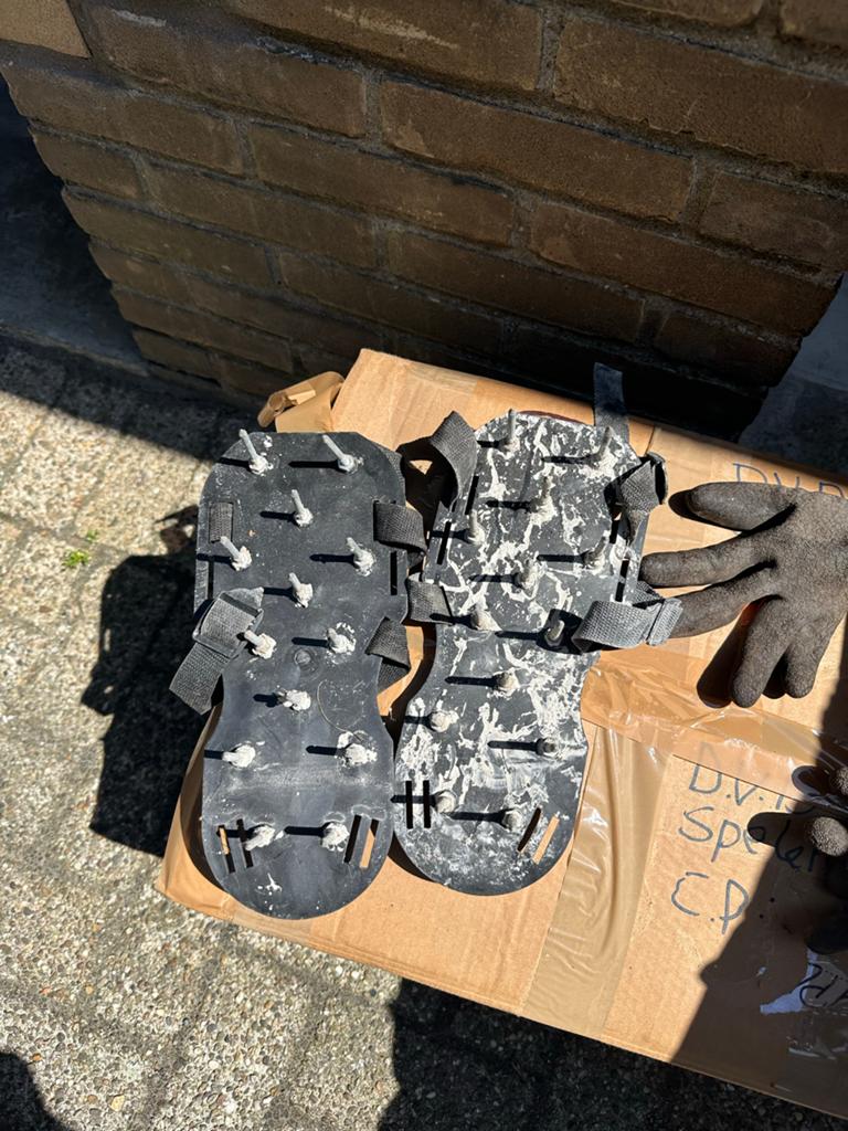 Prikschoenen voor egaliseren - Vloer egalisatie spikes, Ophalen of Verzenden, Gebruikt