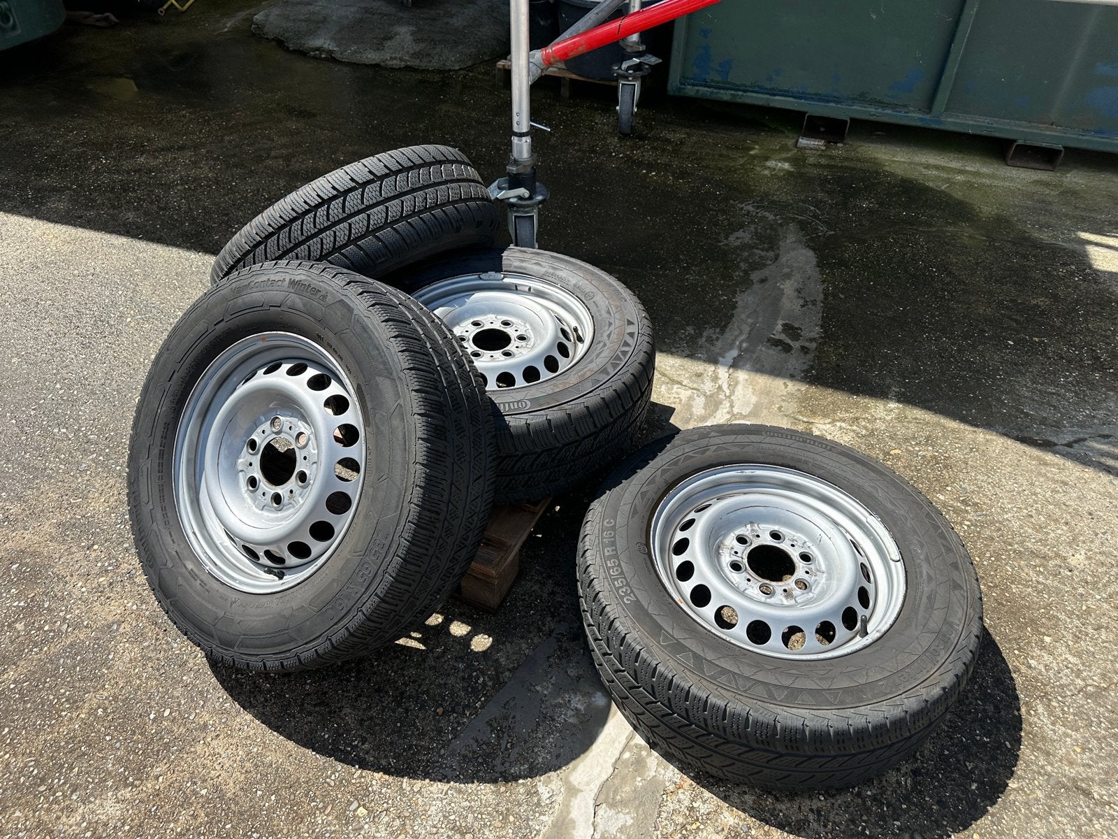 Set van 4 winterbanden voor Mercedes Sprinter voor W907, Ophalen, Gebruikt