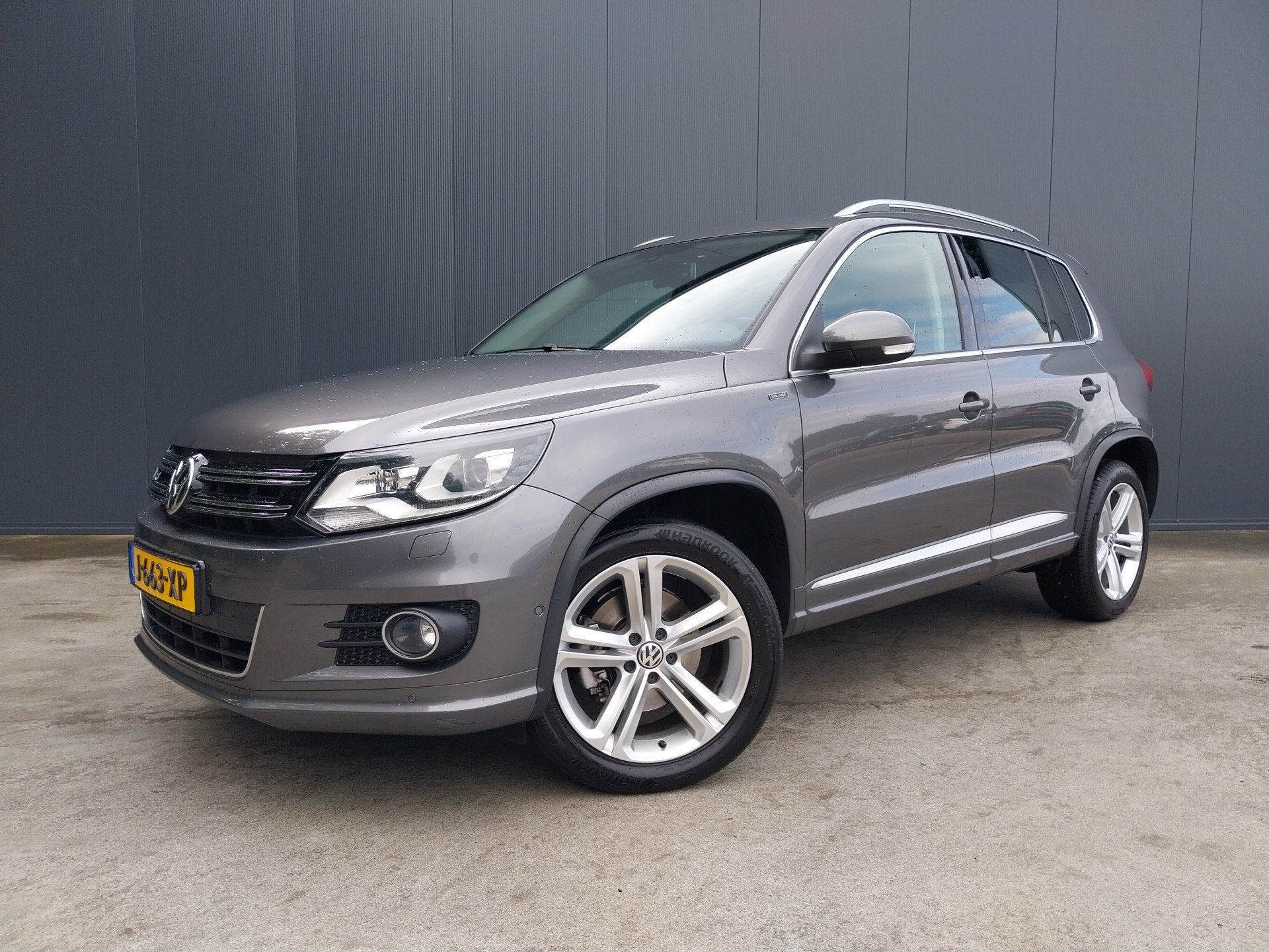 Volkswagen Tiguan 1.4 TSI R-Line Edition XENON LED NAVI ECC, Auto's, Volkswagen, Voorwielaandrijving, Euro 5, 15 km/l, Gebruikt