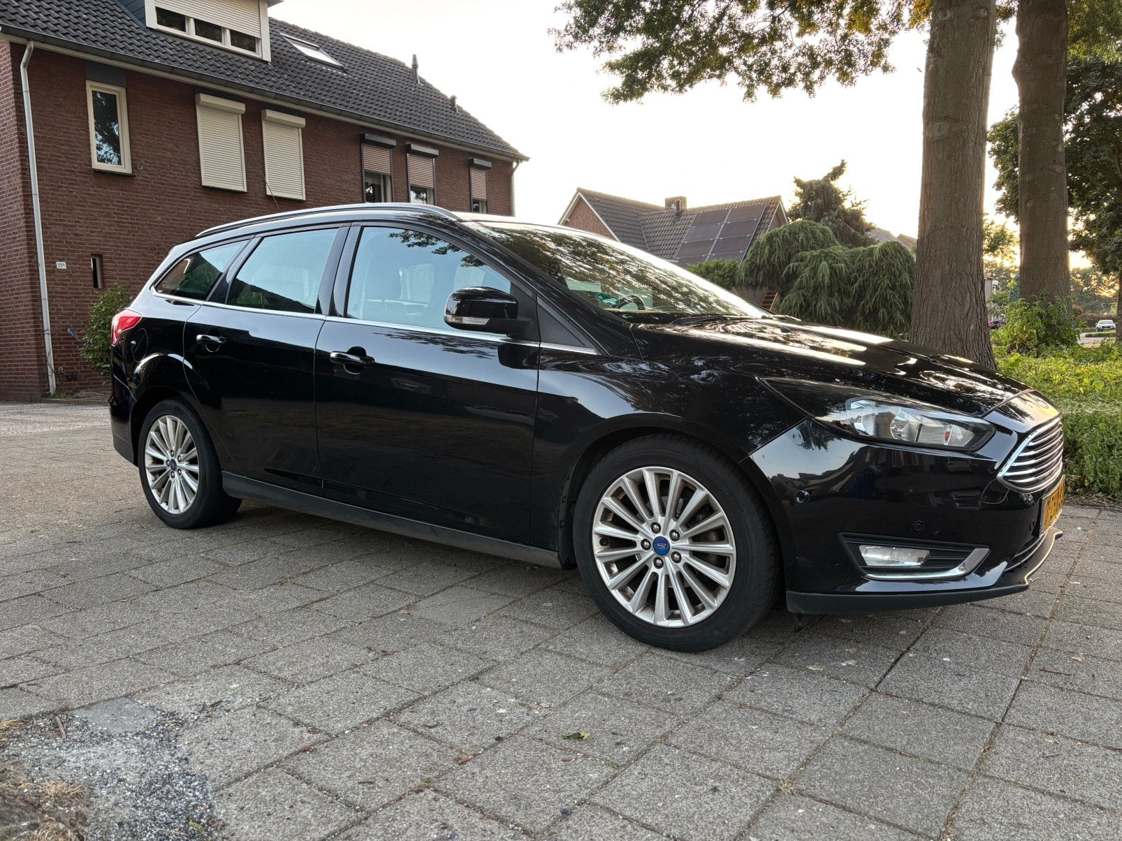 Ford Focus 1.0 Ecoboost 2015 nieuw distributieriem akp, Auto's, Ford, Zwart, Zwart, Origineel Nederlands, Handgeschakeld