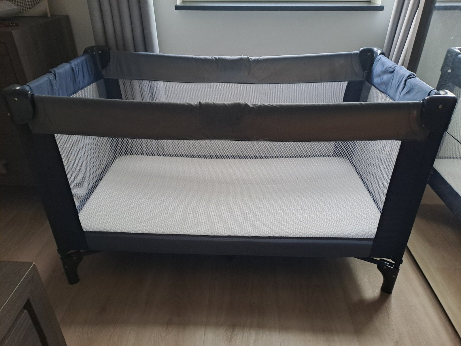 Campingbedje met matras en klamboe, Ophalen, Zo goed als nieuw, Reisbedje