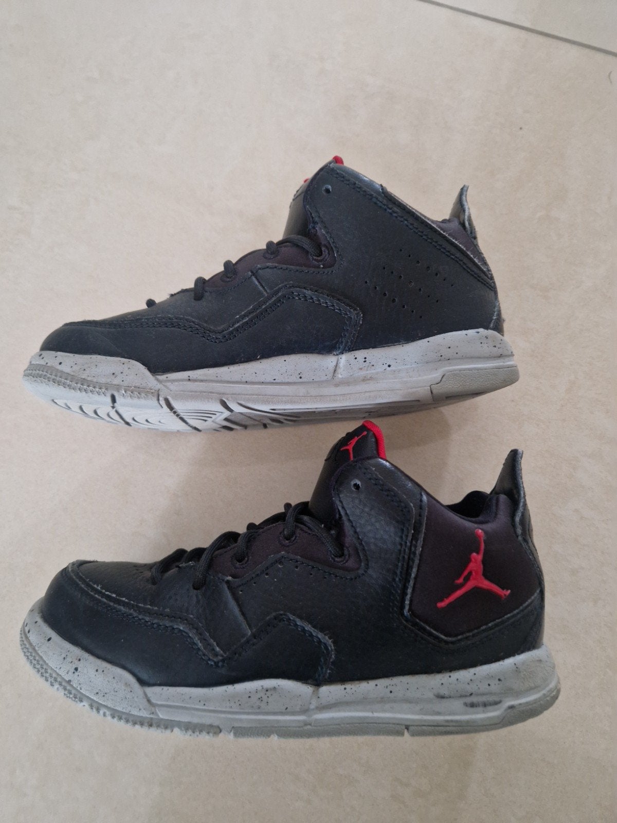Jordan schoenen maat 33, Kinderen en Baby's, Kinderkleding | Schoenen en Sokken, Ophalen of Verzenden, Jongen of Meisje, Schoenen