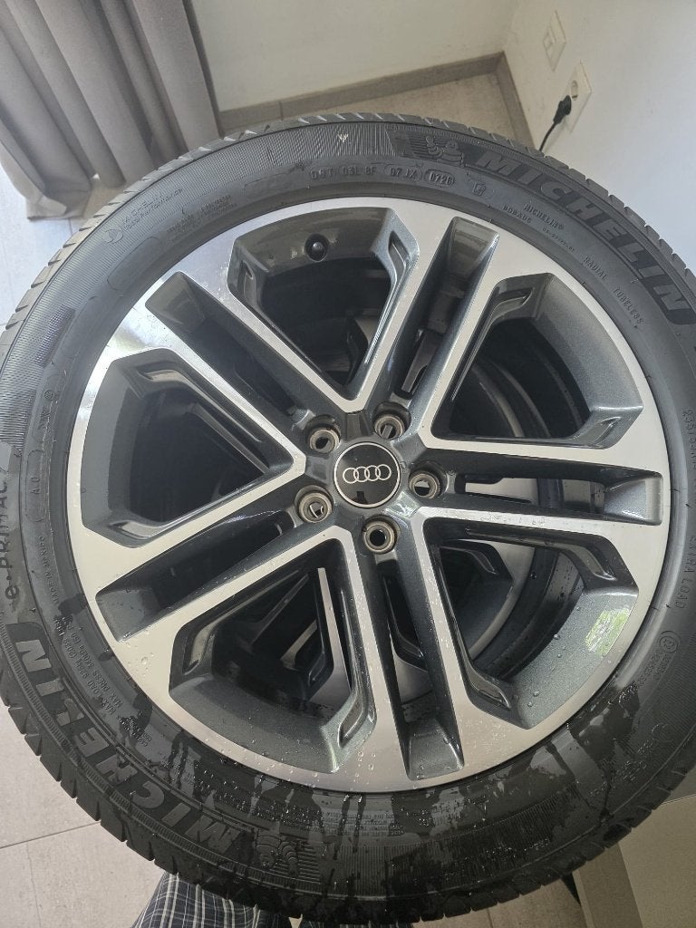 Originele Audi Q5 19 inch wheels Michelin - nieuw/af fabriek, Auto-onderdelen, Banden en Velgen, Banden en Velgen, Nieuw, 235 mm