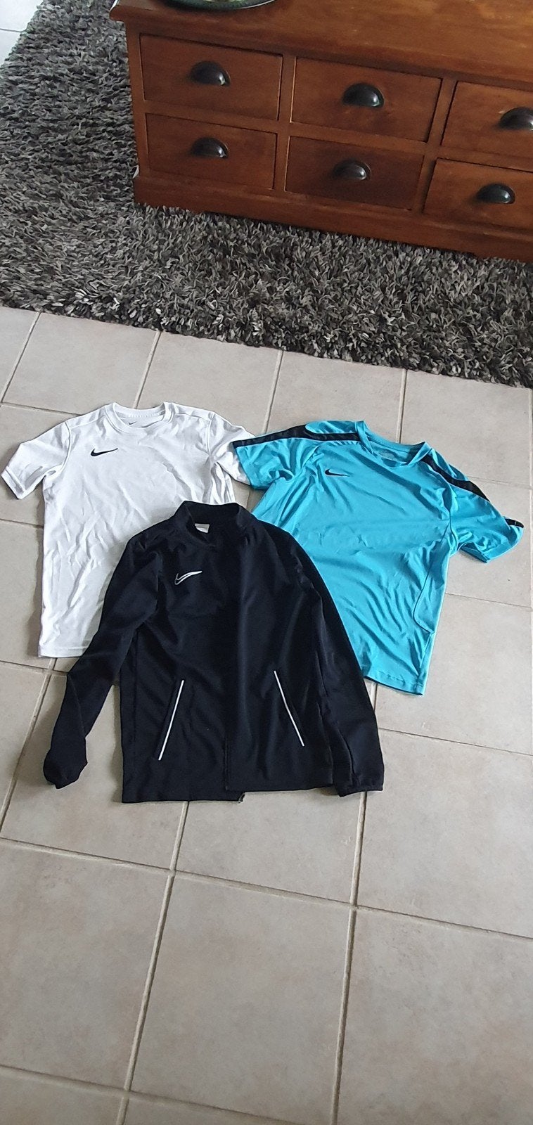 2 nike shirts en 1 nike vest maat 147-158, Ophalen of Verzenden, Zo goed als nieuw, Jongen, Trui of Vest