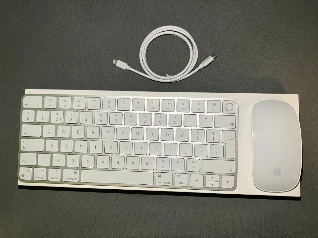 Apple MagicKeyboard touch ID & MagicMouse, Computers en Software, Toetsenborden, Ophalen, Zo goed als nieuw, Draadloos, Qwerty