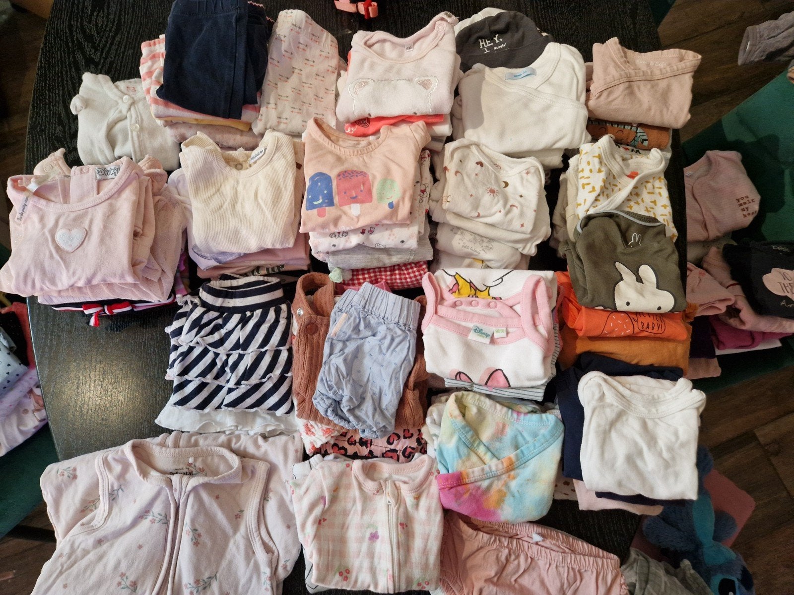 Grote partij babykleding maat 50/56 – 95 stuks, Kinderen en Baby's, Babykleding | Baby-kledingpakketten, Ophalen, Zo goed als nieuw