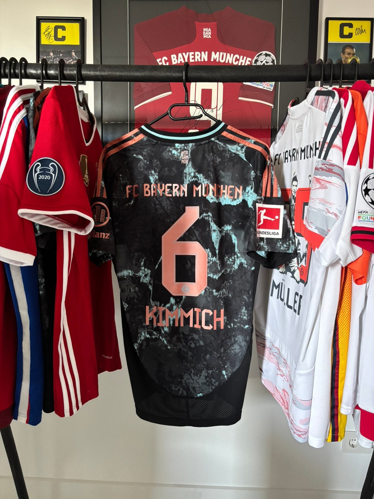 Authentiek Bayern München uitshirt | Kimmich 6 | Maat M, Ophalen of Verzenden, Zo goed als nieuw, Buitenlandse clubs, Shirt