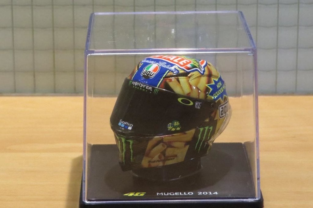 Valentino Rossi AGV helmet 2014 Mugello 1:5, Barcelone, Serviceclientele@altaya.be, Overige typen, Nieuw