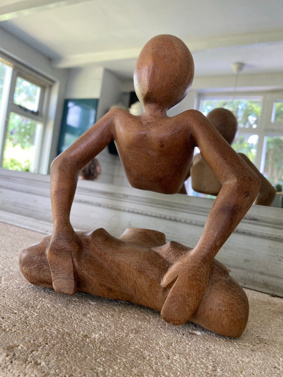 Handgesneden Houten Mediterend Beeldje - 20 cm, Antiek en Kunst, Kunst | Beelden en Houtsnijwerken, Ophalen of Verzenden, Handgemaakt