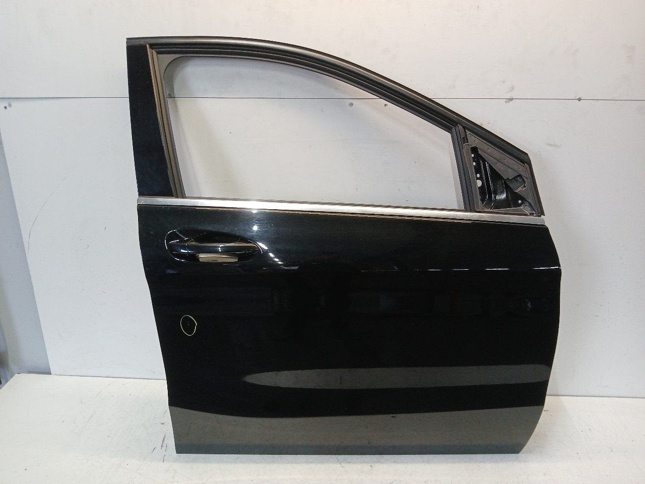 Portier rechts voor Mercedes-Benz B-Klasse, Onderdelen@venauto.nl, Van der Ven Autorecycling B.V., Gebruikt, Ettenseweg 76, 4706 PB Roosendaal, The Netherlands