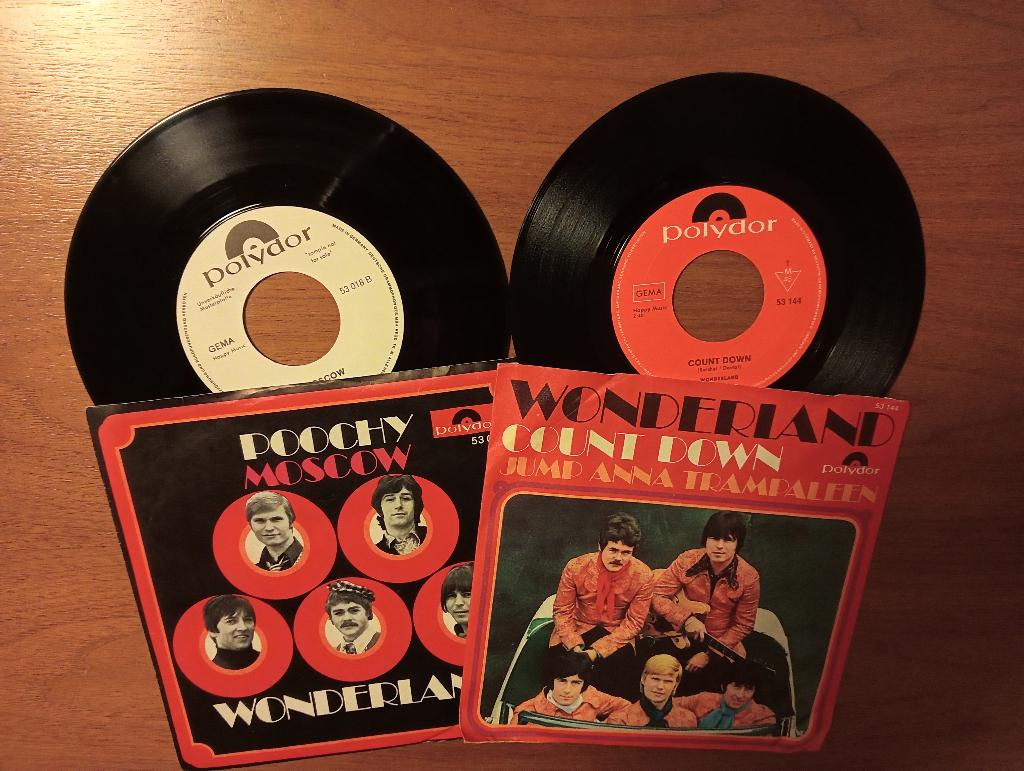 In 1 Koop of Ruil 2 Wonderland Singles Poochy is een promo!, Gebruikt, Fotohoes, 7 inch, Single