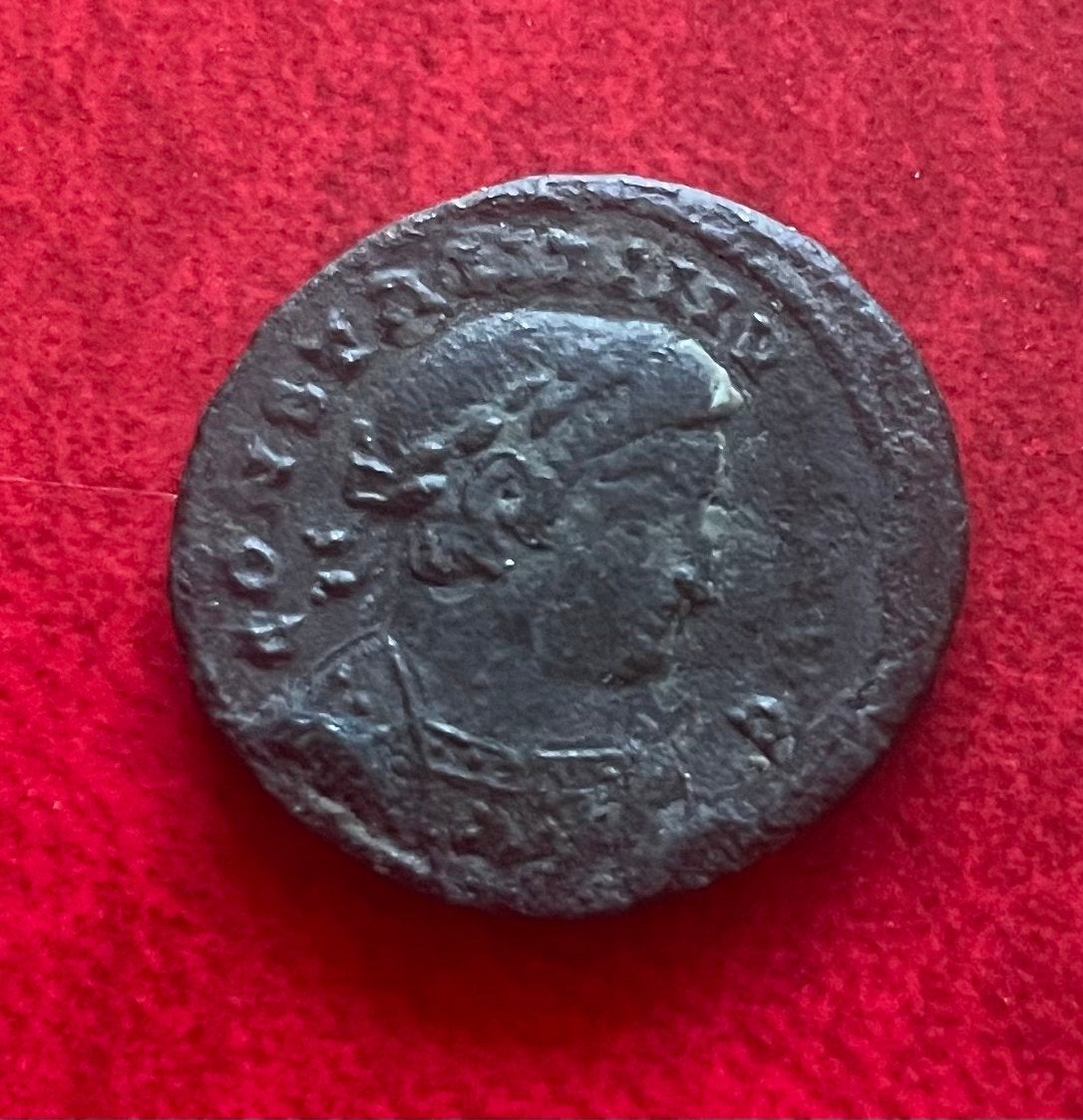 Romeinse munt Constantinus II, 4e eeuw, altaar keerzijde, Ophalen of Verzenden, Vóór koninkrijk, Overige waardes, Losse munt